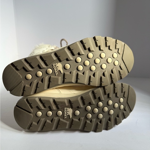 Sorel Women's White Winter Boots, Chic, Cozy, Comfy On Cold, Snowy Days. Sz 8.5 - Picture 7 of 10